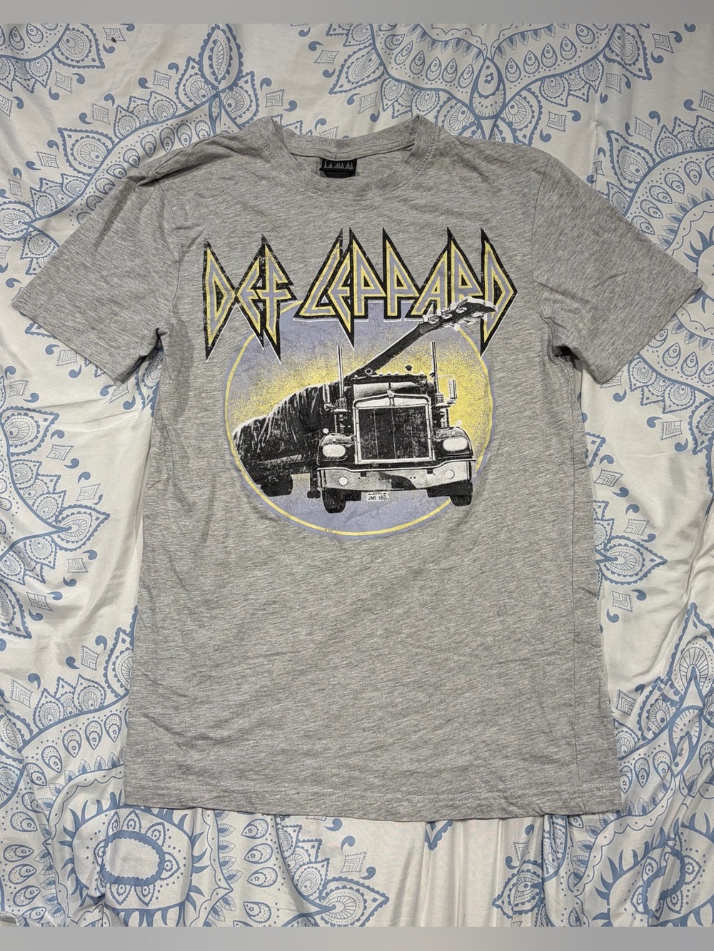 Def Leppard shirt